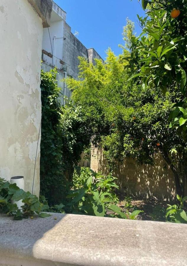 4 Balconi Rooms Paladini B&B E Appartamenti Lecce Exterior foto